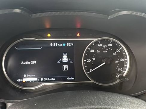 New 2025 Nissan Versa SR w/ Trunk Package image 18