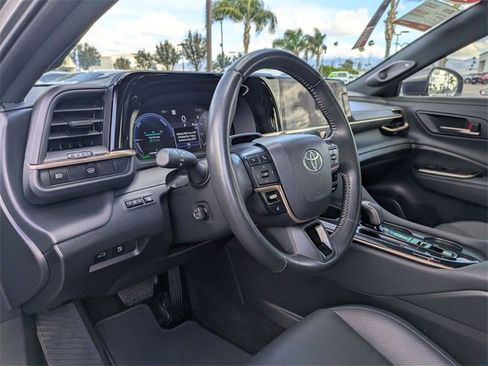 Used 2025 Toyota Crown Platinum image 9