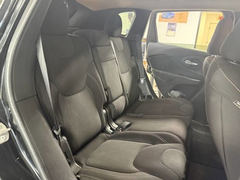 Used 2017 Jeep Cherokee Latitude w/ Safety/Convenience Group image 12