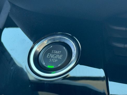 Used 2025 Buick Envision Avenir AWD/4WD image 22