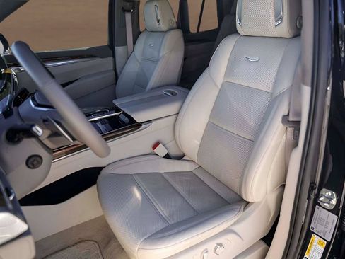Used 2025 Cadillac Escalade Sport Platinum AWD/4WD image 7