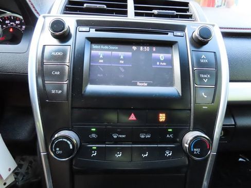 Used 2016 Toyota Camry SE FWD image 18