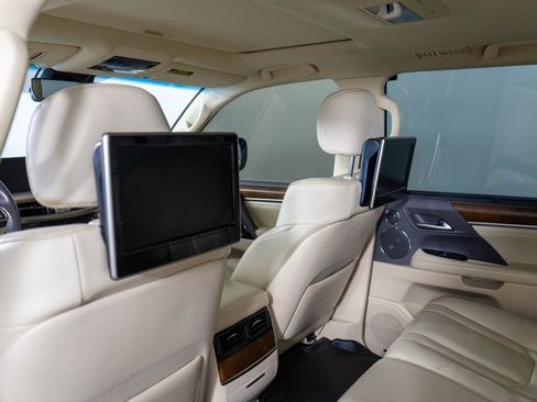 Used 2016 Lexus LX 570 4WD w/ Luxury Package image 12