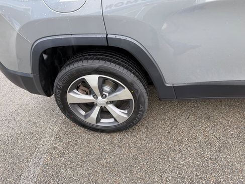 Used 2020 Jeep Cherokee Limited image 10