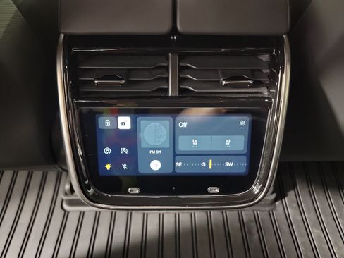 Used 2024 Rivian R1S Adventure AWD/4WD image 30