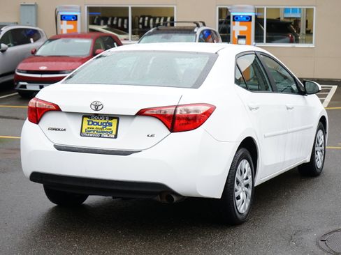 Used 2018 Toyota Corolla LE image 4