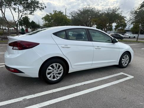 Used 2020 Hyundai Elantra SE w/ Cargo Package (C1) image 4