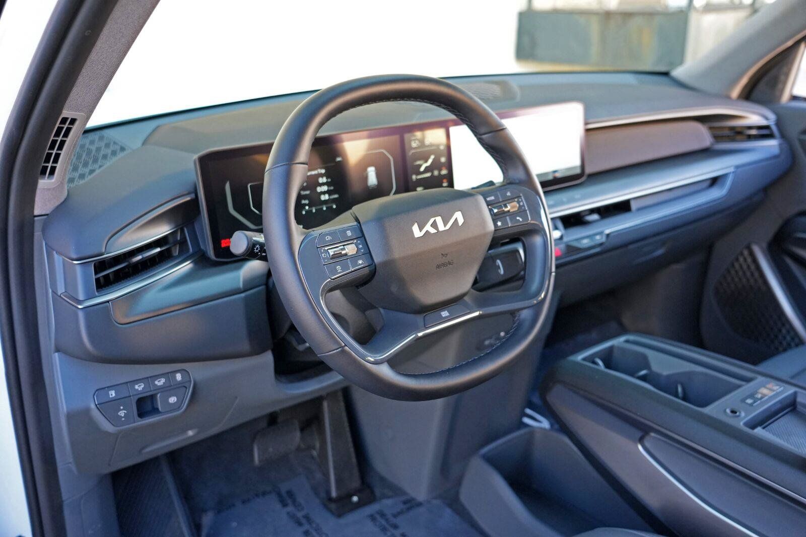 Used 2024 Kia EV9 Light Long Range RWD image 13