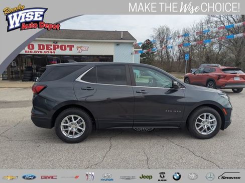 Used 2022 Chevrolet Equinox LT image 2