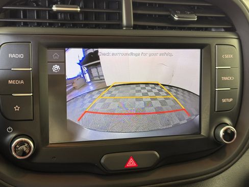 Used 2022 Kia Soul LX image 19