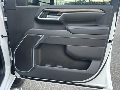 Used 2025 Chevrolet Silverado 2500 LT w/ Convenience Package image 15