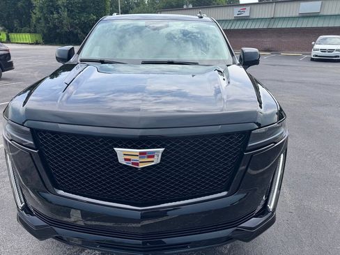 Used 2023 Cadillac Escalade Sport Platinum w/ Heavy-Duty Trailer Package AWD/4WD image 2