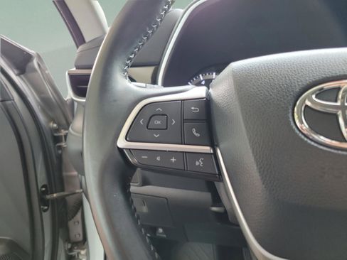 Certified 2023 Toyota Highlander XLE image 13