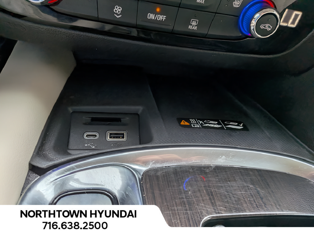 Used 2024 Buick Enclave Essence AWD/4WD image 17