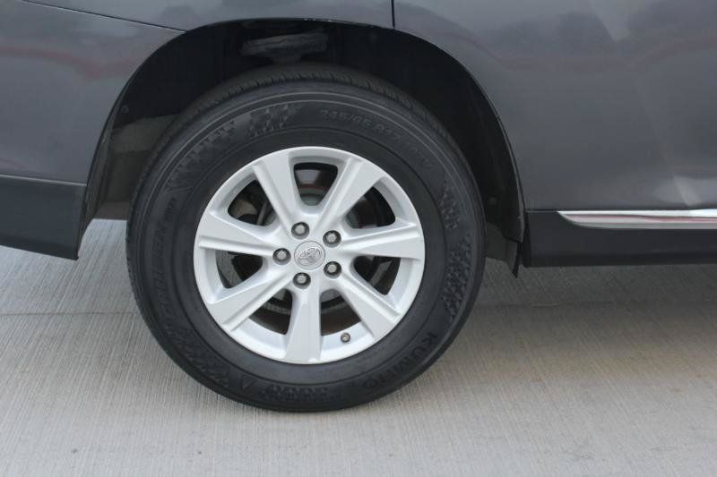 Used 2013 Toyota Highlander 4WD w/ Cold Weather Pkg image 31