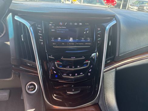 Used 2018 Cadillac Escalade 2WD image 14