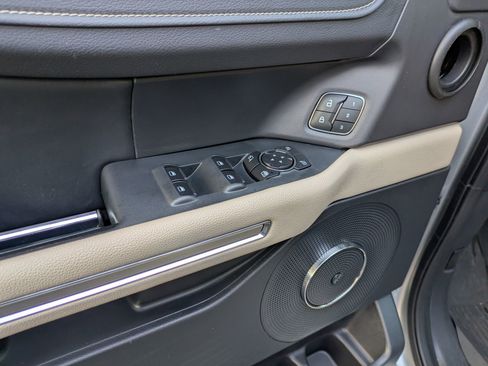 Used 2022 Ford Expedition Max Limited image 16