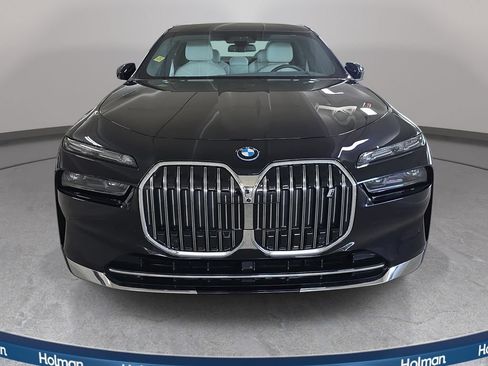 Used 2023 BMW i7 xDrive60 AWD/4WD image 3