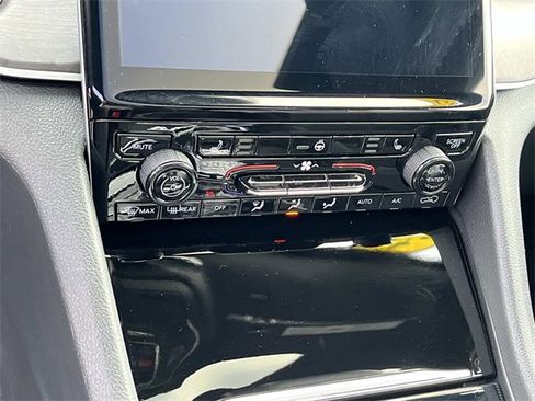 New 2025 Jeep Grand Cherokee Limited w/ Black Appearance Package image 28