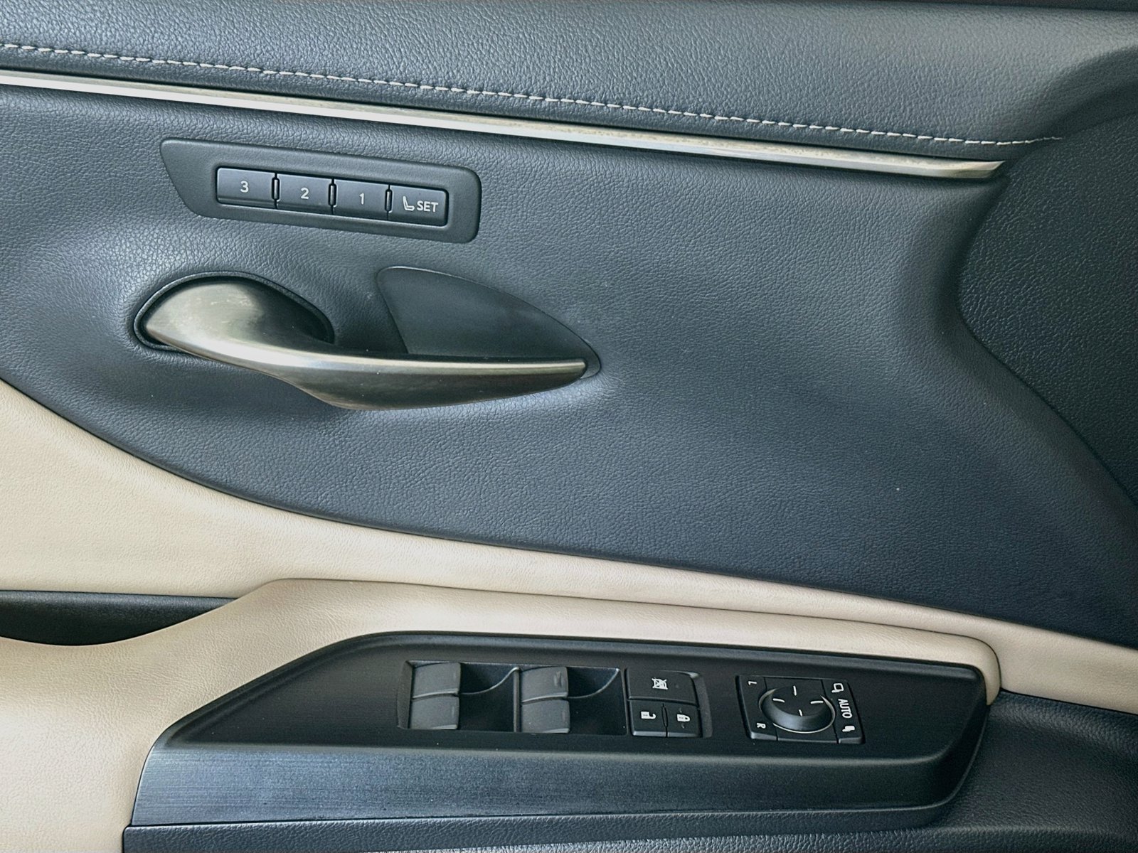 Used 2020 Lexus ES 350 w/ Premium Package FWD image 17
