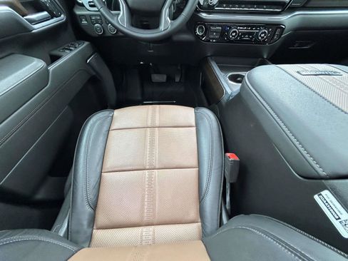 Used 2025 Chevrolet Silverado 2500 High Country w/ High Country Premium Package AWD/4WD image 14