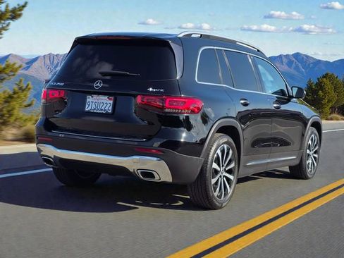 Used 2021 Mercedes-Benz GLB 250 GLB 250 w/ Premium Package image 7