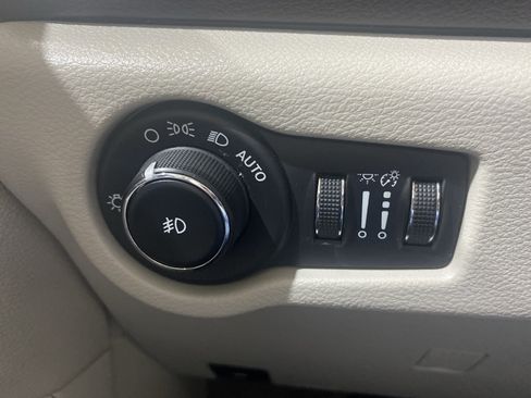 Used 2017 Chrysler Pacifica Touring-L Plus FWD image 29