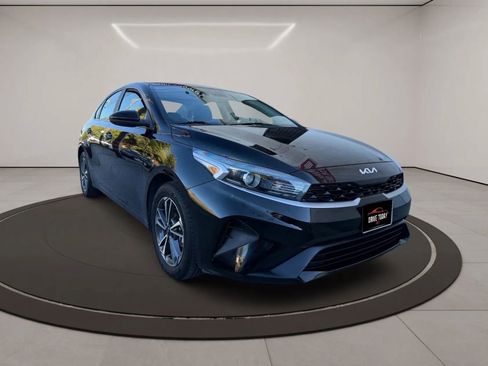Used 2023 Kia Forte LXS FWD image 3