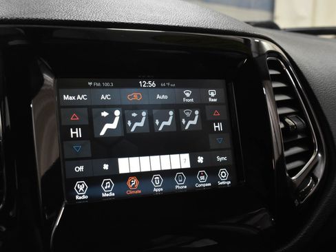 Used 2019 Jeep Compass Latitude FWD image 16