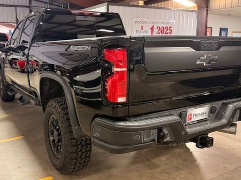 Used 2024 Chevrolet Silverado 2500 ZR2 w/ ZR2 Bison Edition AWD/4WD image 7