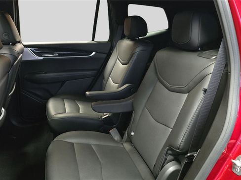 Used 2025 Cadillac XT6 Premium Luxury image 15