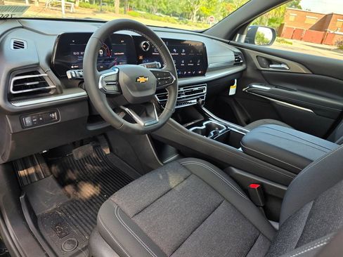 New 2026 Chevrolet Traverse LT w/ LPO, Floor Liner Package FWD image 9