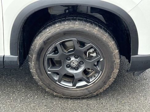 Used 2025 Honda Pilot TrailSport image 7