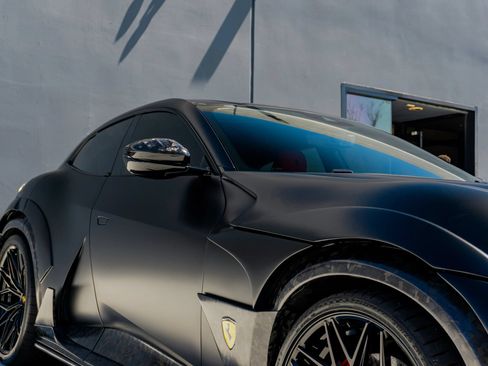 Used 2025 Ferrari Purosangue AWD/4WD image 30