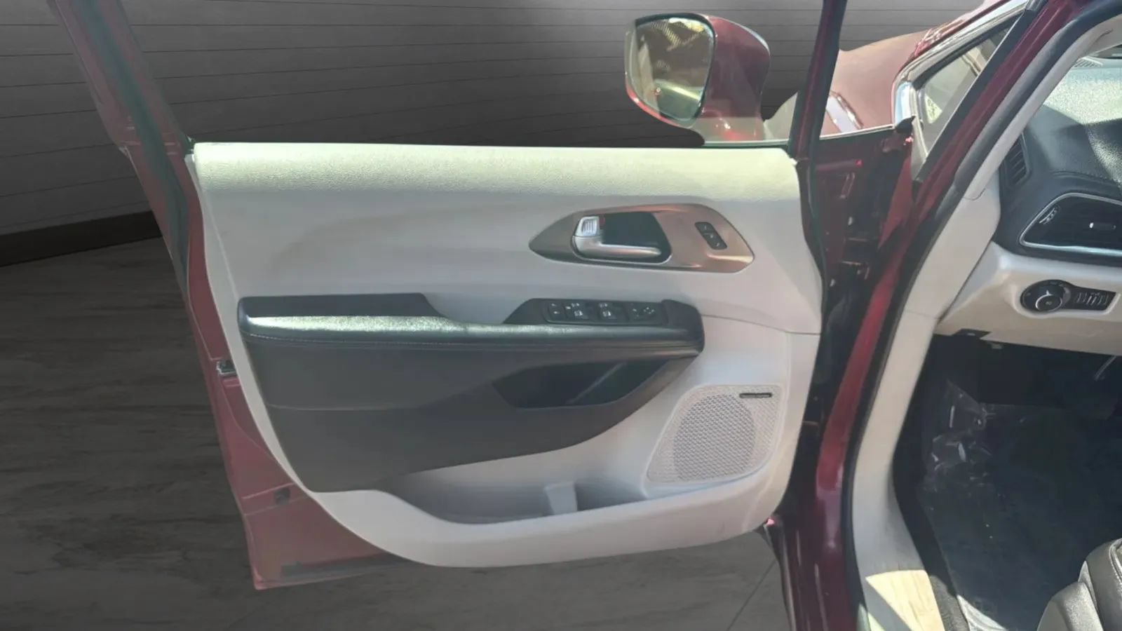 Used 2017 Chrysler Pacifica Limited FWD image 20