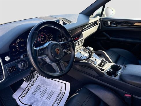 Used 2019 Porsche Cayenne S w/ Premium Plus Package image 10