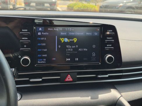 Used 2022 Hyundai Elantra SEL w/ Convenience + Premium Package FWD image 25