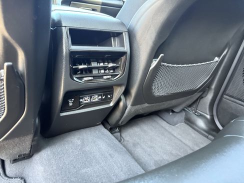 Used 2023 Jeep Grand Cherokee Limited image 11