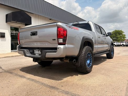 Used 2019 Toyota Tacoma TRD Off-Road w/ Technology Package AWD/4WD image 7