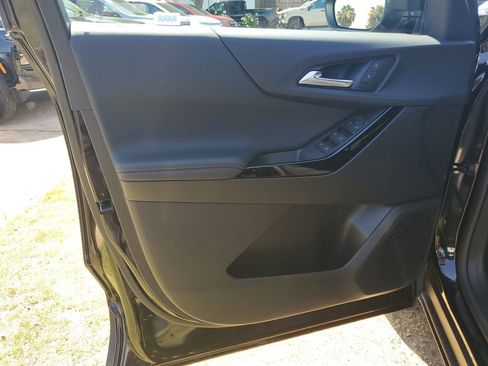 Used 2025 Chevrolet Equinox LT w/ Safety and Technology Package image 18