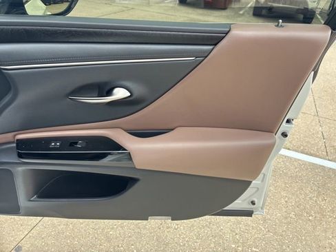 Used 2022 Lexus ES 350 w/ Premium Package FWD image 12