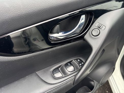 Used 2017 Nissan Rogue Sport SV image 20