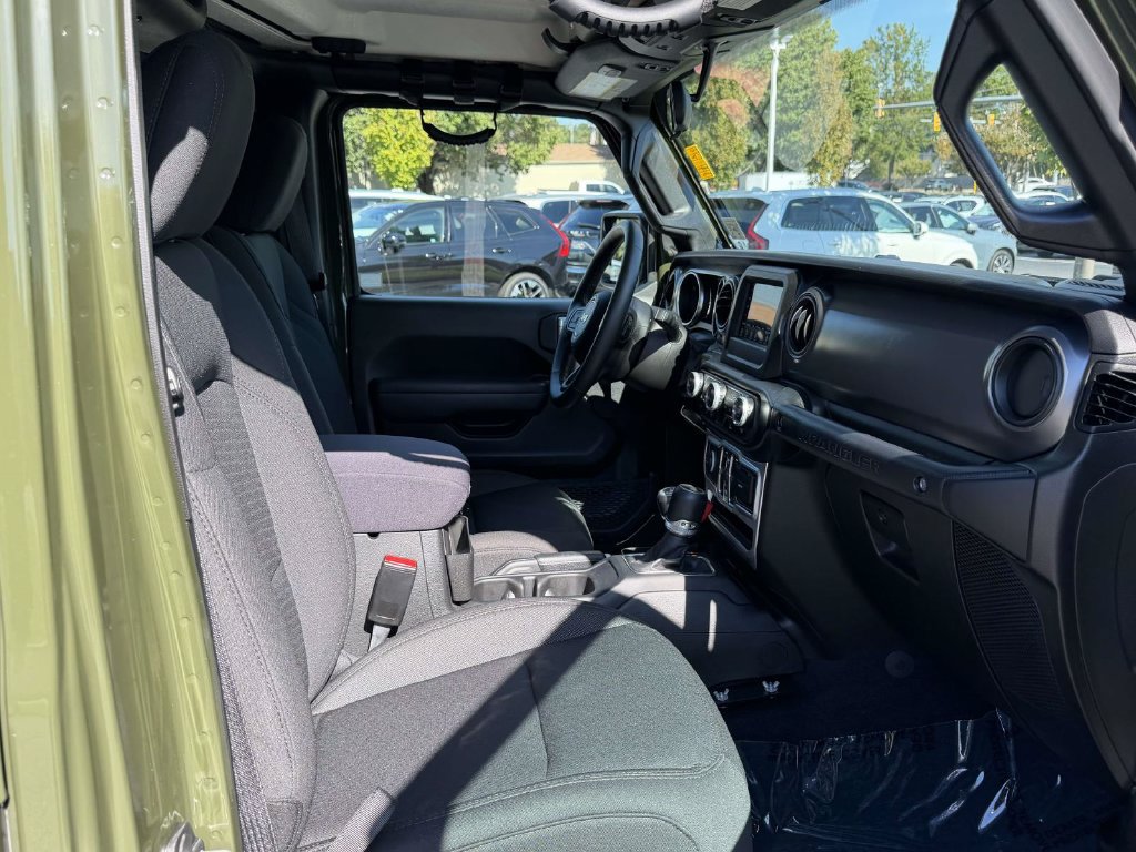 Used 2022 Jeep Wrangler Unlimited Sport AWD/4WD image 12