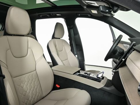 New 2026 Volvo XC90 B6 Plus w/ Protection Package Premier image 24