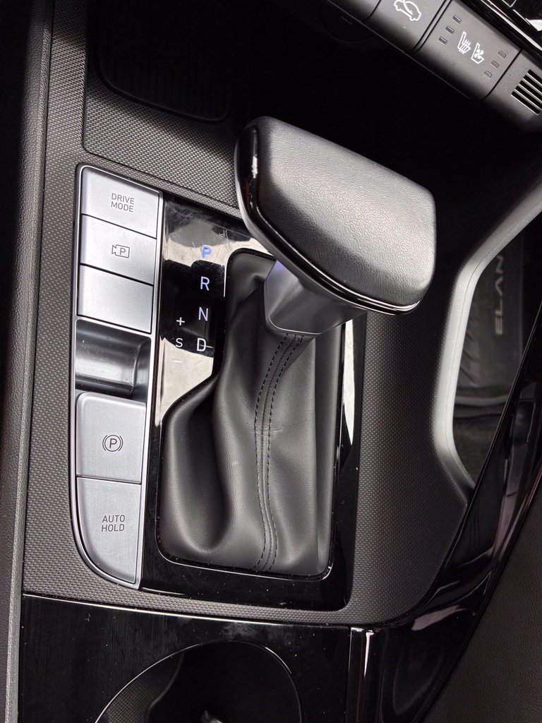 Certified 2025 Hyundai Elantra Limited FWD image 38
