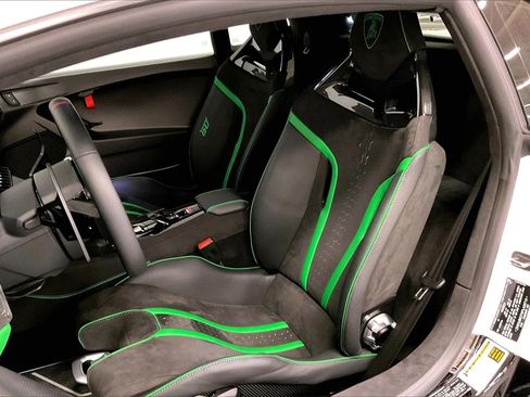 Used 2023 Lamborghini Huracan Tecnica image 8