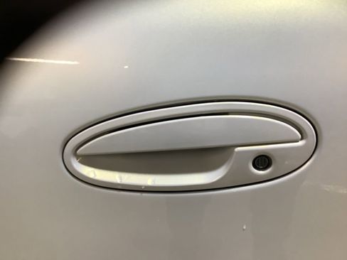 Used 2005 Pontiac Bonneville GXP FWD image 14