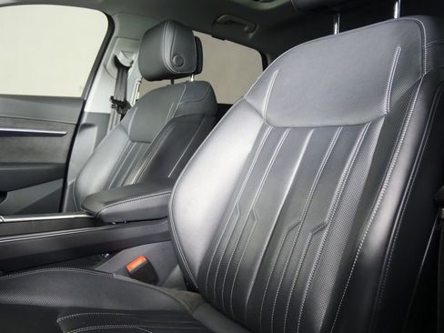 Used 2019 Audi e-tron Prestige w/ Prestige Package image 11