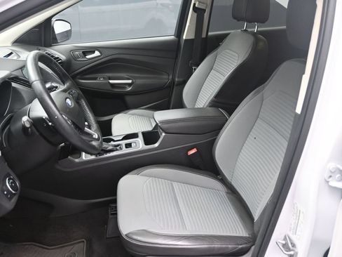 Used 2017 Ford Escape SE w/ Equipment Group 201A FWD image 18
