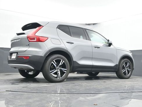 Used 2025 Volvo XC40 B5 Core image 43